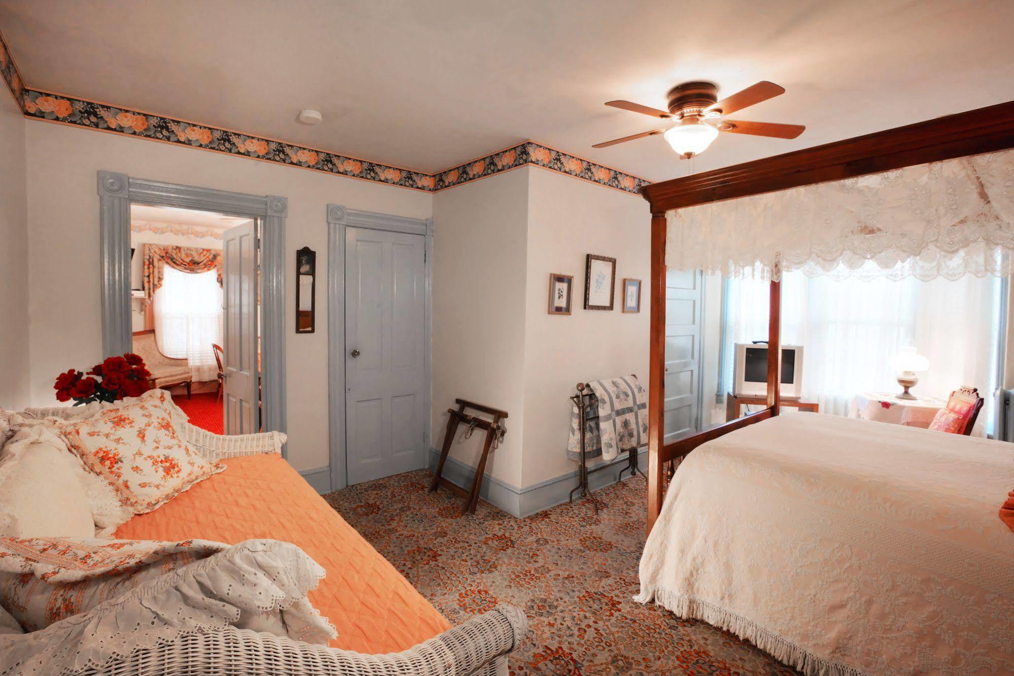 Antoinette'S Apartments & Suites ケープ・メイ エクステリア 写真